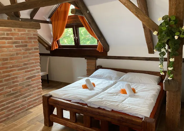 Apartmanovy Dum 13 Podkrovi 1