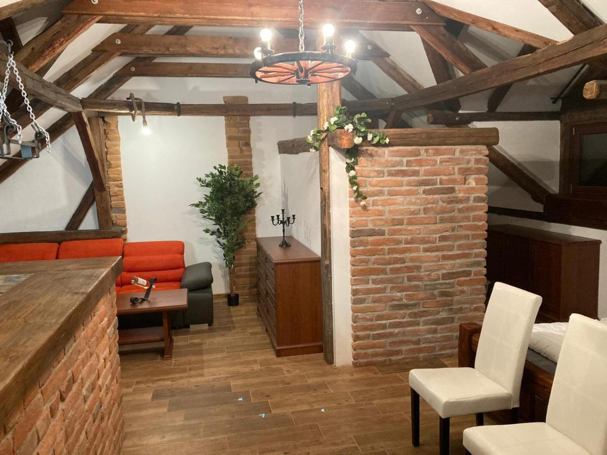 Apartment Apartmanovy Dum 13 Podkrovi 1 *
