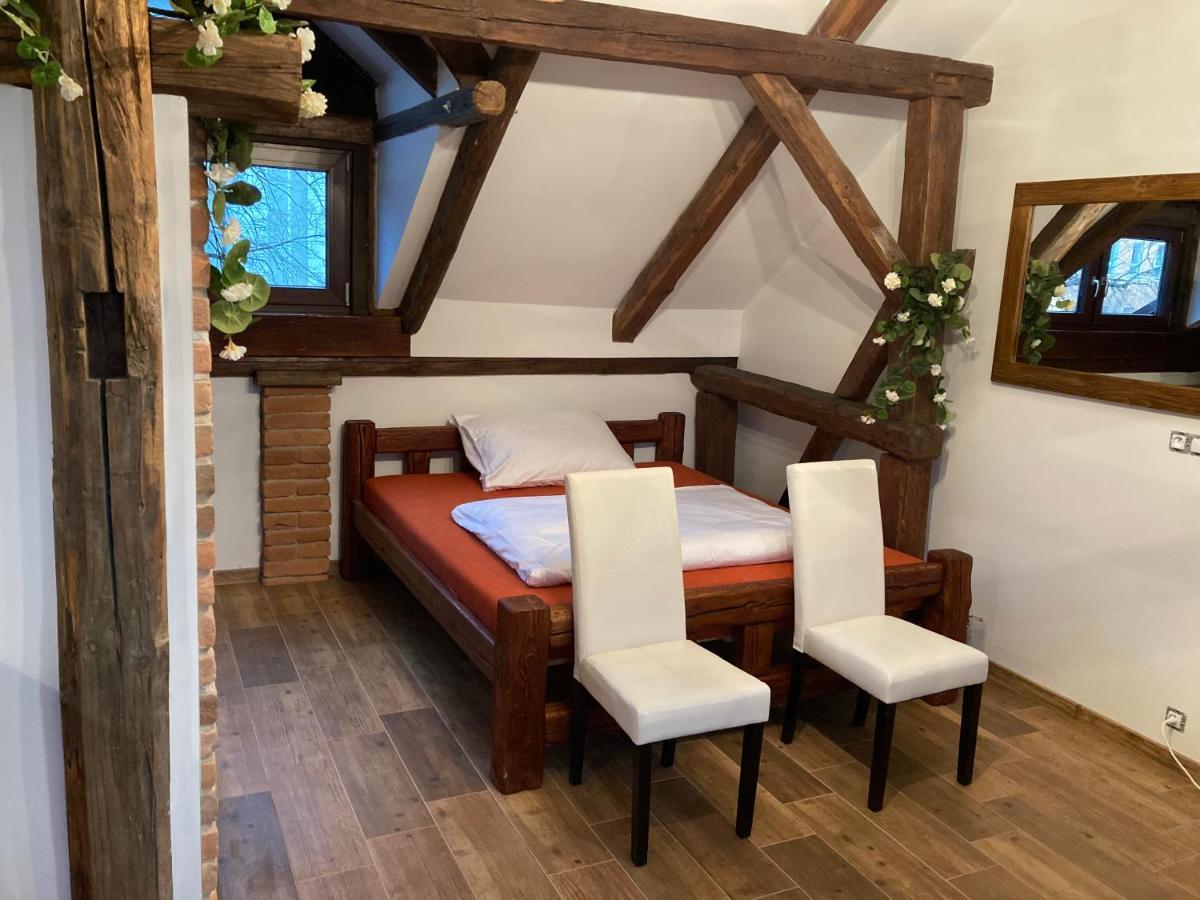 Apartmanovy Dum 13 Podkrovi 1 Sec
