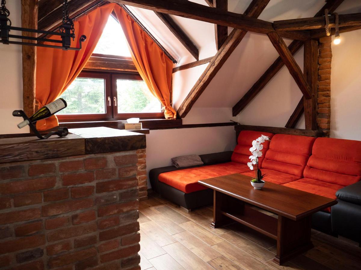 Apartment Apartmanovy Dum 13 Podkrovi 1 *
