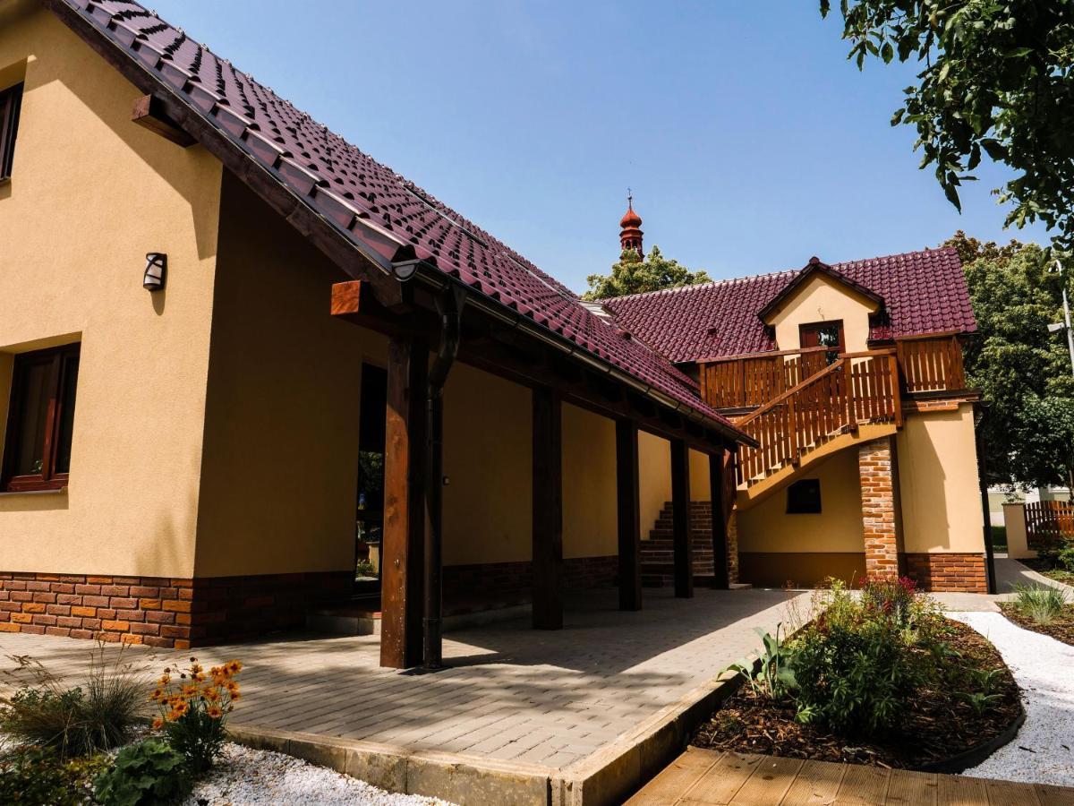 Apartmanovy Dum 13 Podkrovi 1 * Sec