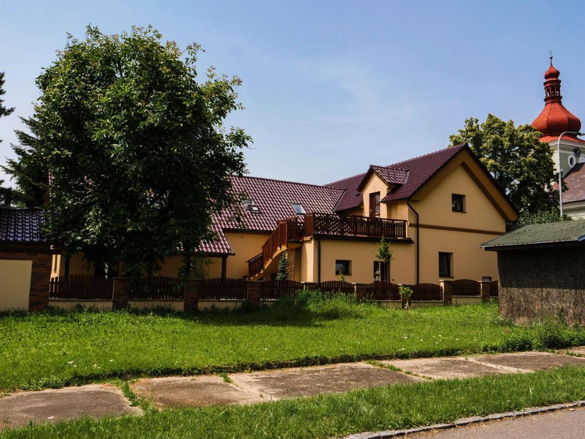 Apartmanovy Dum 13 Podkrovi 1 * Sec