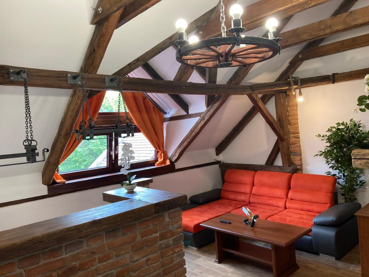Apartment Apartmanovy Dum 13 Podkrovi 1 *