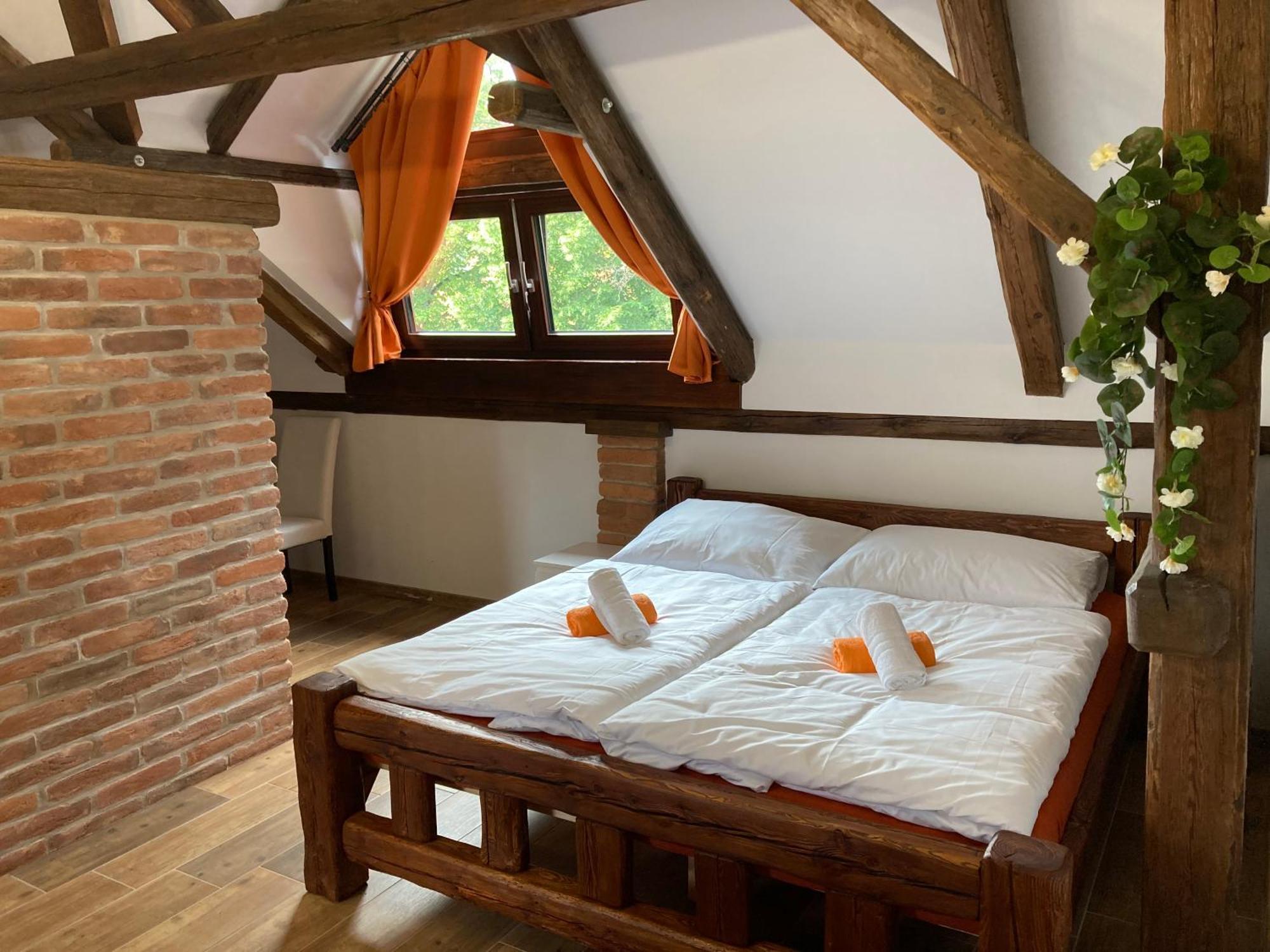 Apartmanovy Dum 13 Podkrovi 1